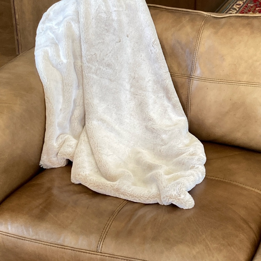 Luxurious UGG Faux Fur Throw